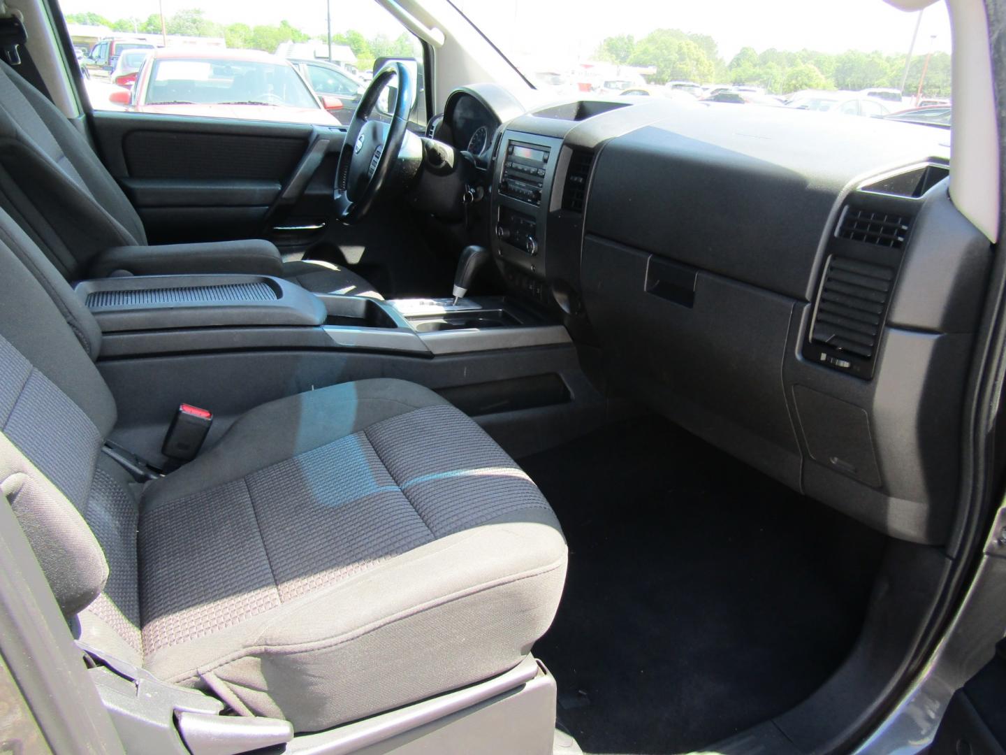 2011 Gray Nissan Titan SV Crew Cab 2WD (1N6BA0ED4BN) with an 5.6L V8 DOHC 32V FFV engine, Automatic transmission, located at 15016 S Hwy 231, Midland City, AL, 36350, (334) 983-3001, 31.306210, -85.495277 - Photo#9